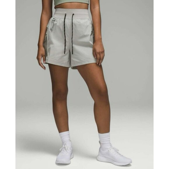 NWT Lululemon Multi-Pocket Cargo High-Rise Hiking Short 5" Seal Grey SZ 6 - Picture 1 of 5